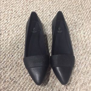 Simply Vera Wang Black May Flats